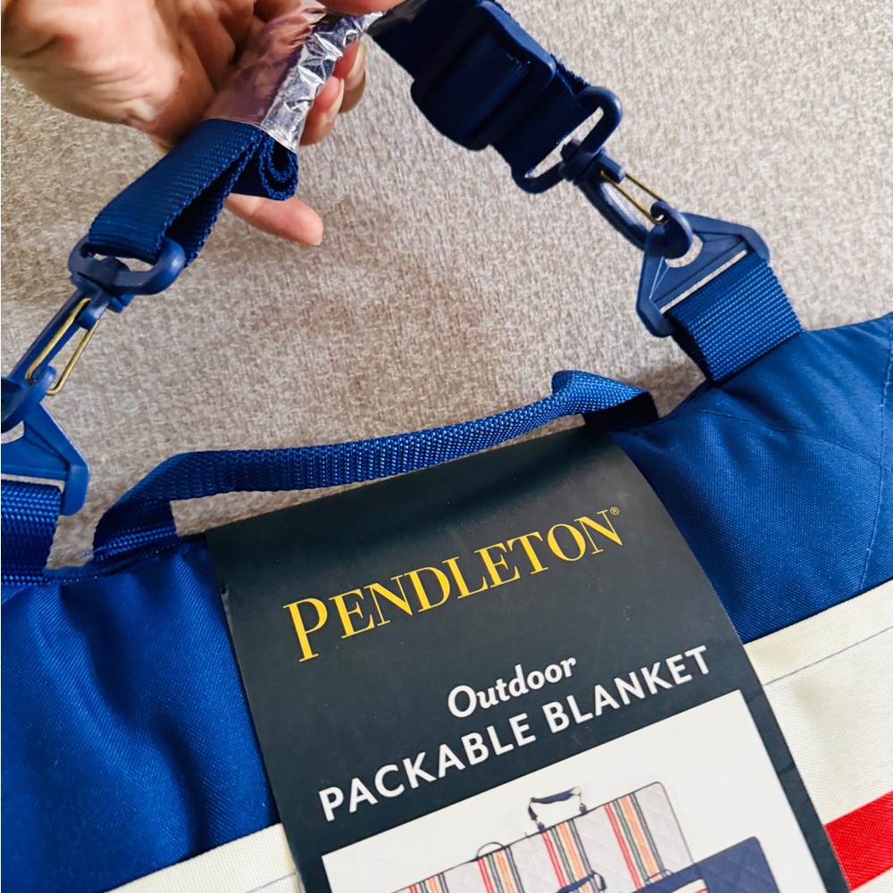 Pendleton outdoor packable blanket - Picture 5 of 6
